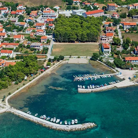 Holiday Brevilacqua.2 *